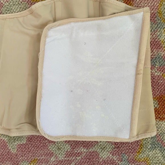 Belly Bandit - Postpartum Luxe Belly Wrap - XS - Two - Picture 6 of 6